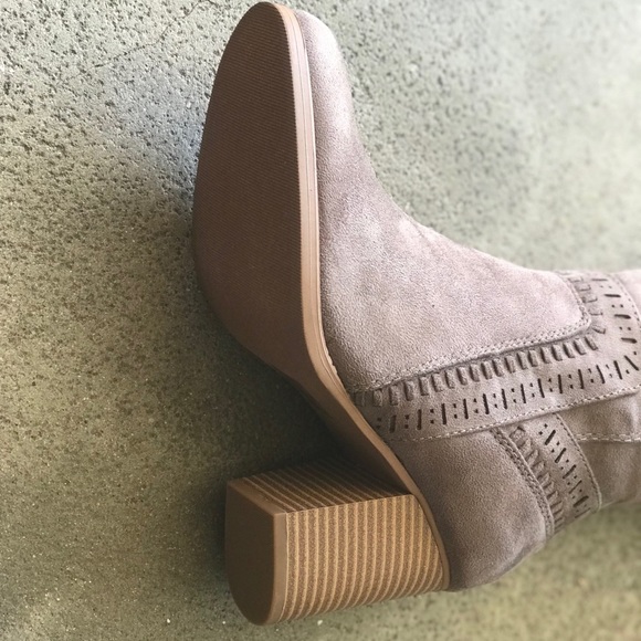 Soda Mention Charcoal Gray knee high heeled Boot - Picture 7 of 8